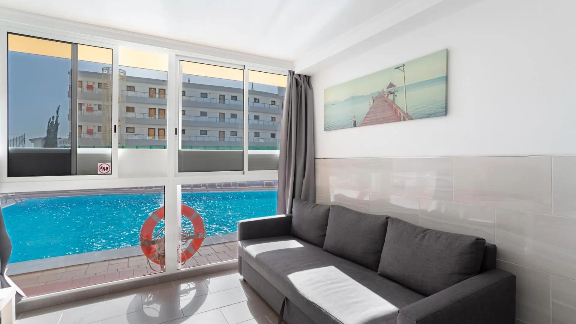 El Nido De Los Angeles Apartamentos 普拉亚戴尔雷安格莱斯 0*,  西班牙