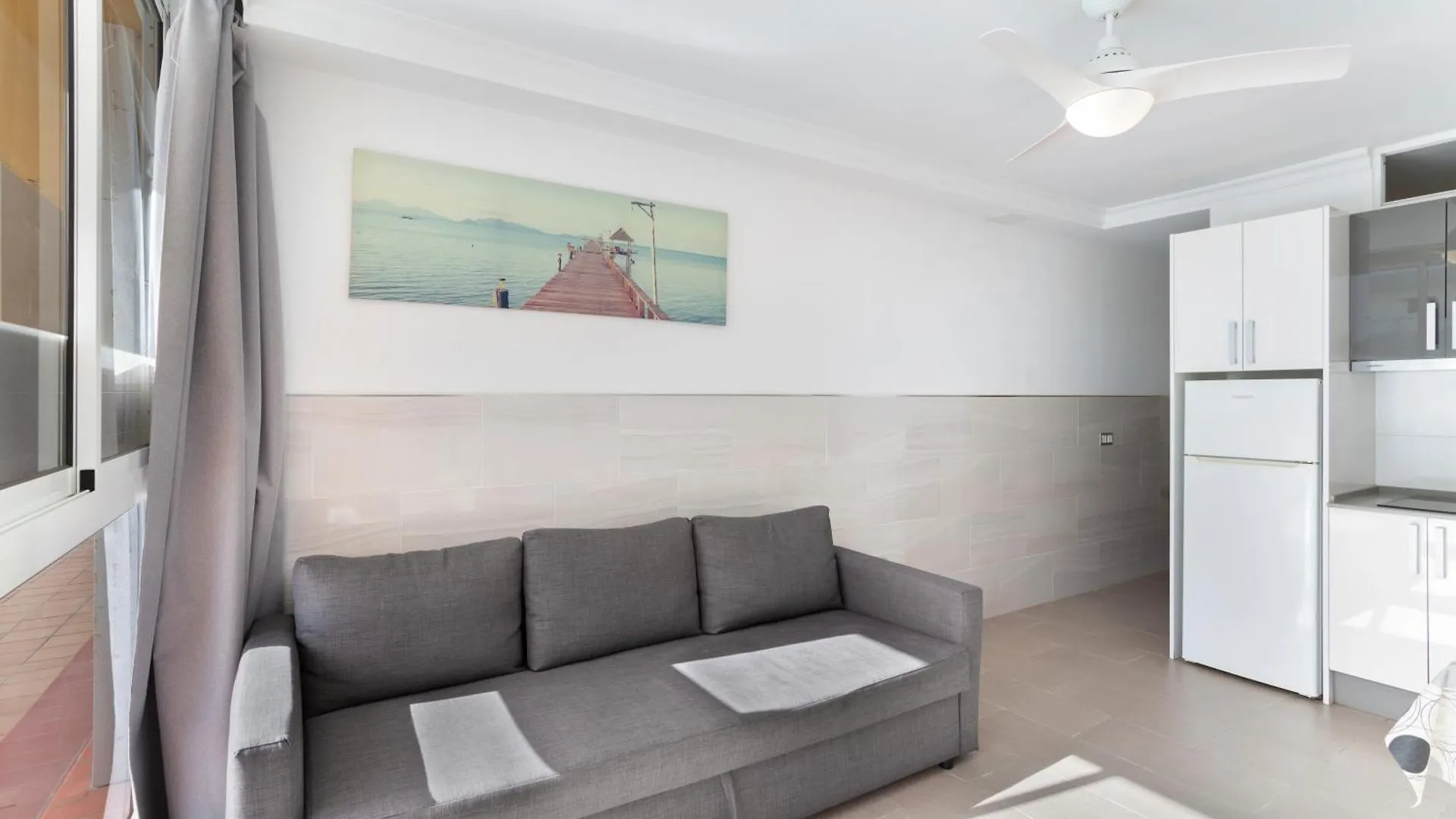 El Nido De Los Angeles Apartamentos 普拉亚戴尔雷安格莱斯