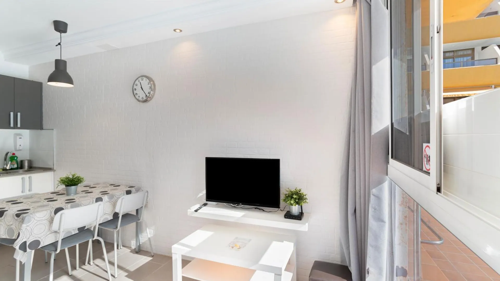 El Nido De Los Angeles Apartamentos 普拉亚戴尔雷安格莱斯 0*,