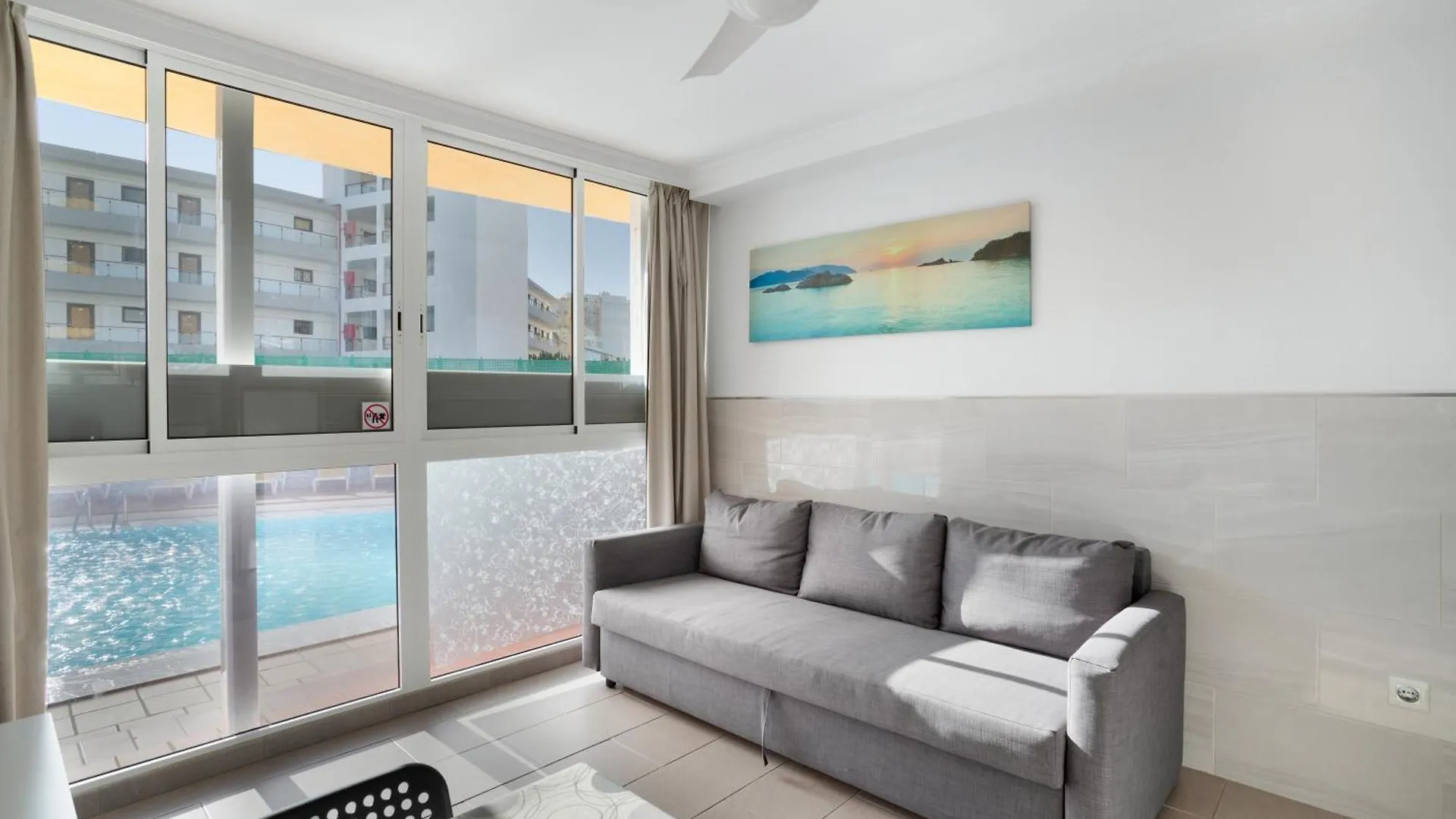El Nido De Los Angeles Apartamentos 普拉亚戴尔雷安格莱斯 0*,  西班牙