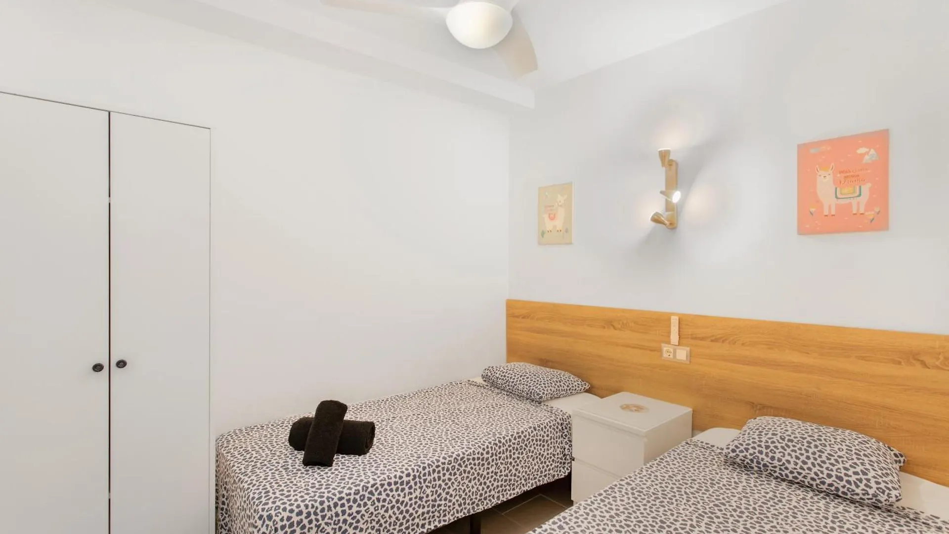 El Nido De Los Angeles Apartamentos 普拉亚戴尔雷安格莱斯 0*,  西班牙