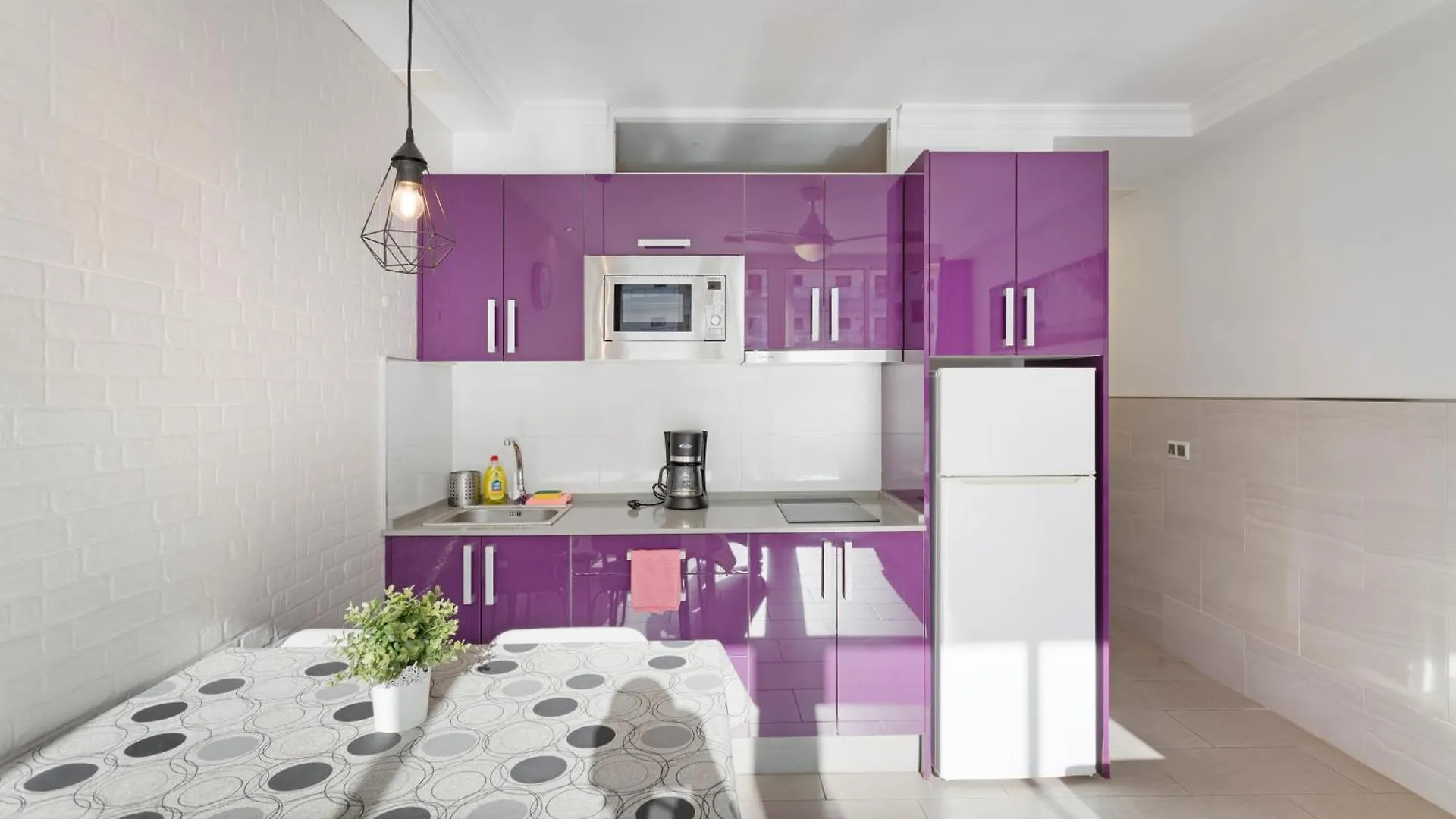 El Nido De Los Angeles Apartamentos 普拉亚戴尔雷安格莱斯 0*,  西班牙
