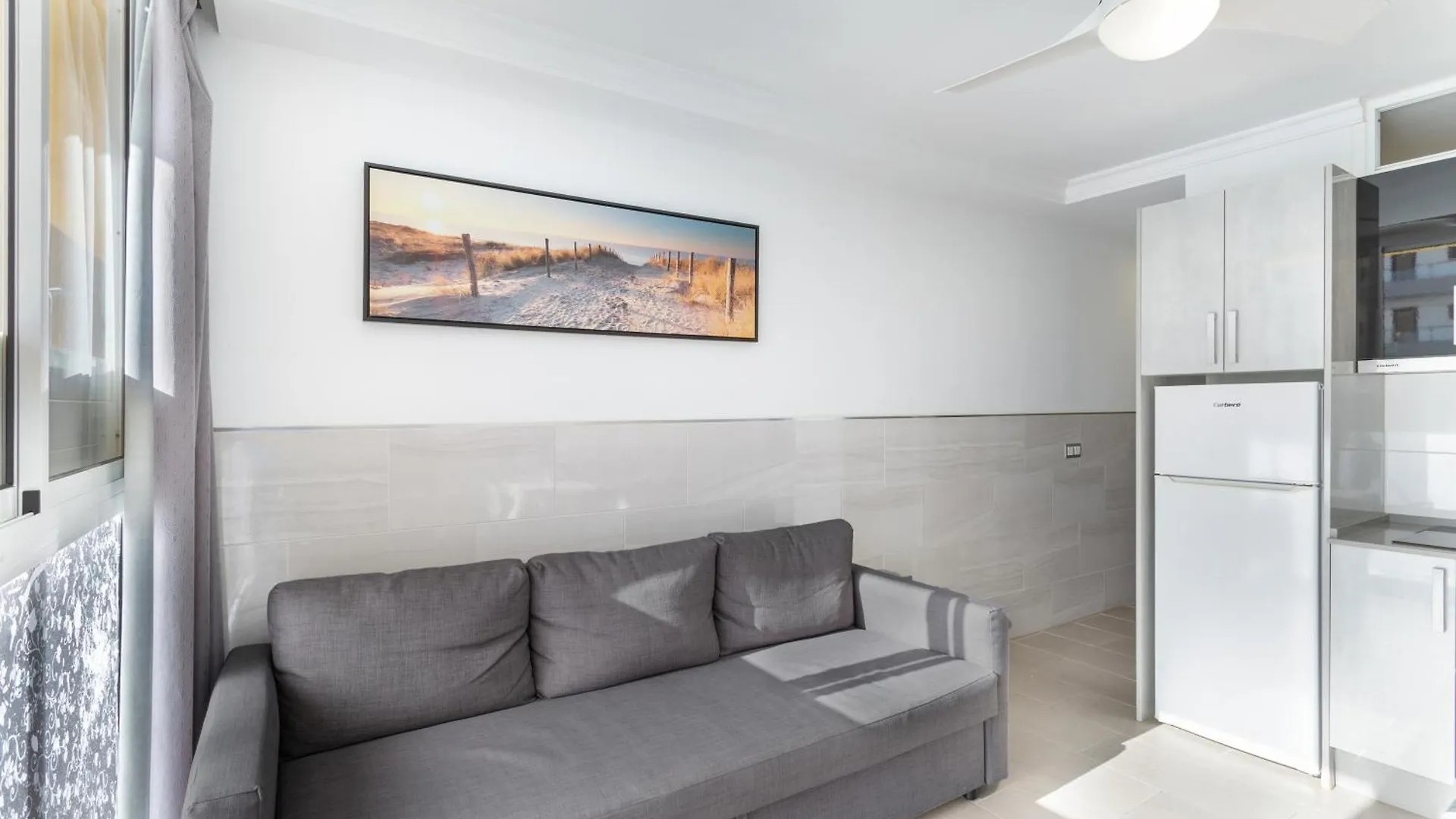 El Nido De Los Angeles Apartamentos 普拉亚戴尔雷安格莱斯 西班牙