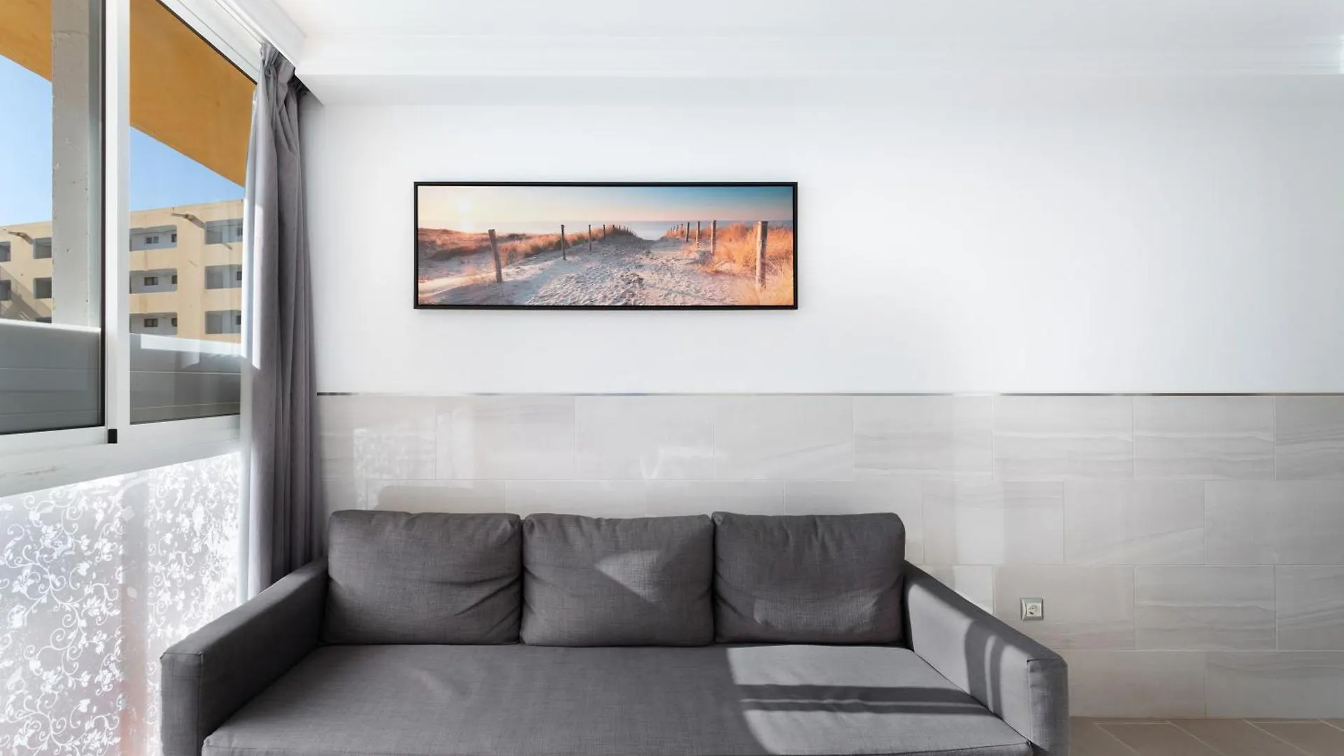 El Nido De Los Angeles Apartamentos 普拉亚戴尔雷安格莱斯 0*,  西班牙
